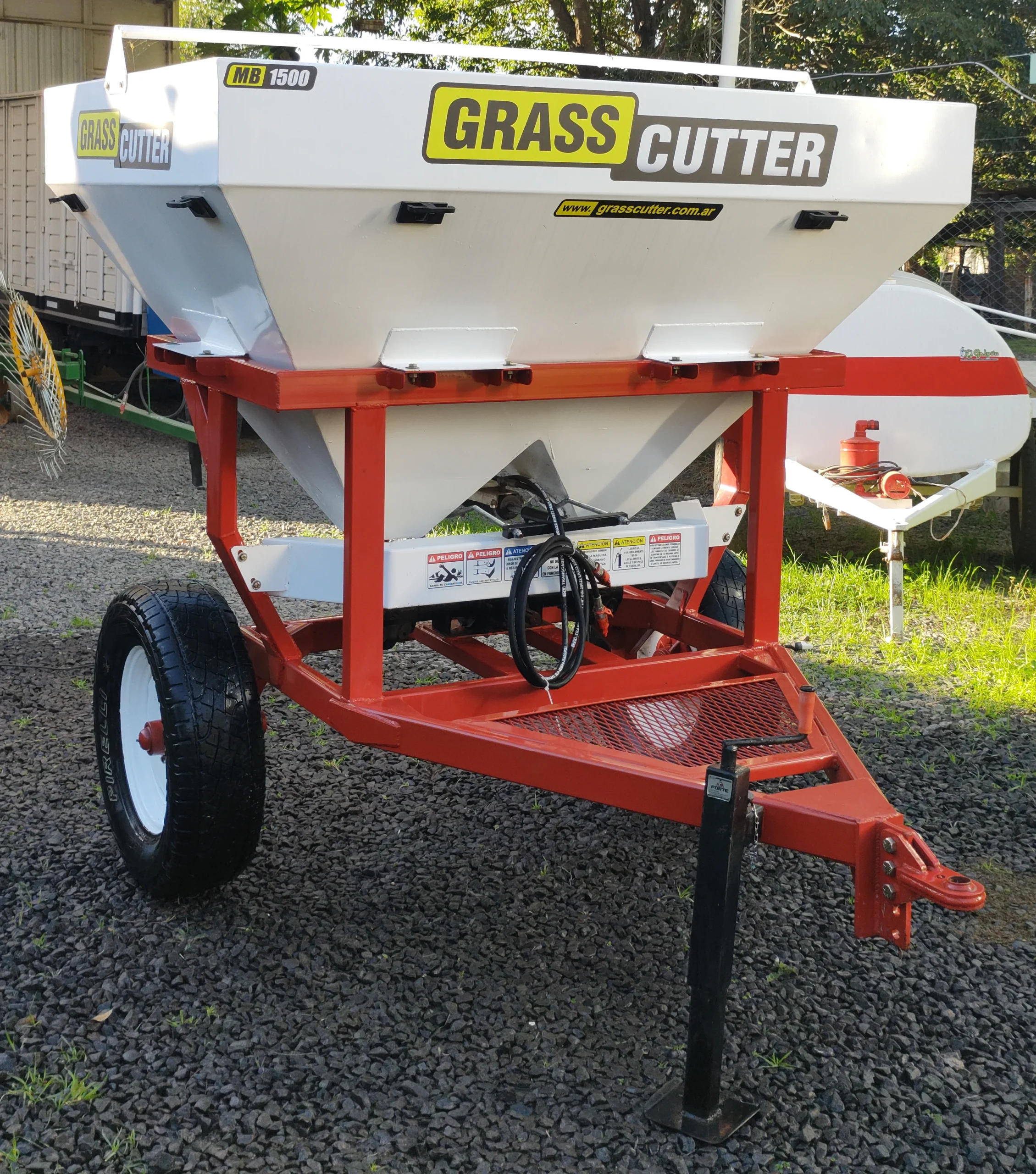 Fertilizador GrassCutter MB1600 - El Galpón